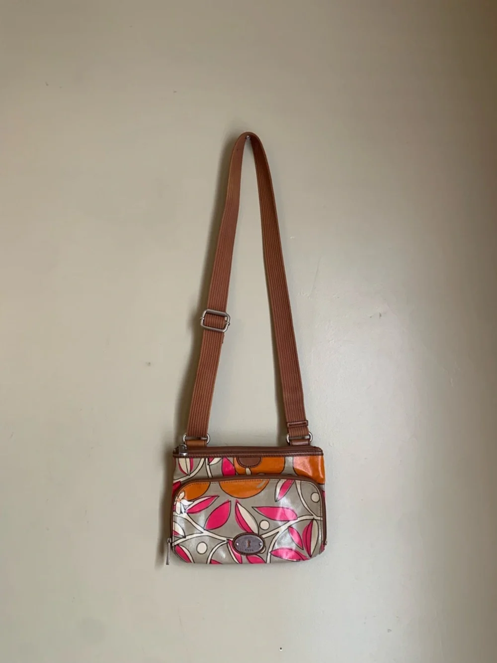 Fossil key-per Floral Crossbody Bag in Pink, Orange & Tan vinyl no key